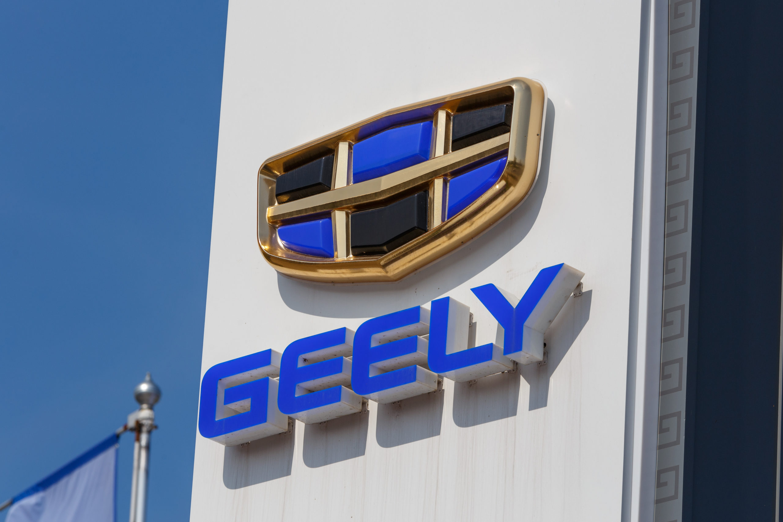 Automaker Geely Enters the Smartphone Business, Buys Meizu ...