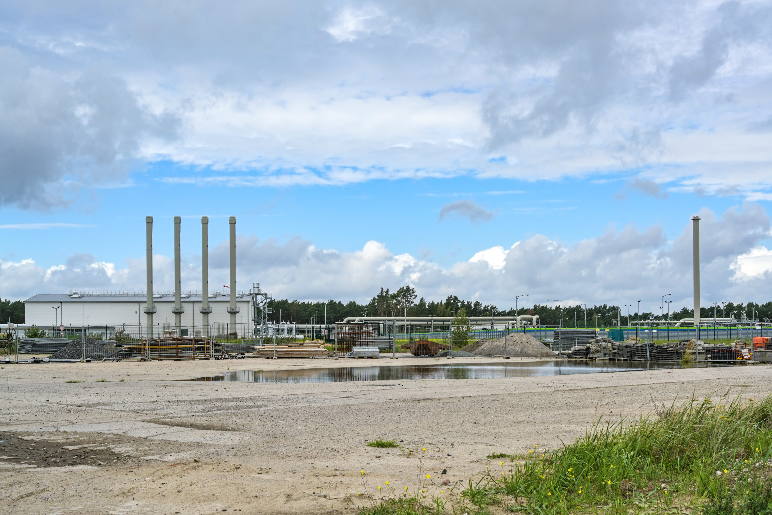 Germany Reaches Gas Storage Goal Two Weeks Ahead Of Plan ...