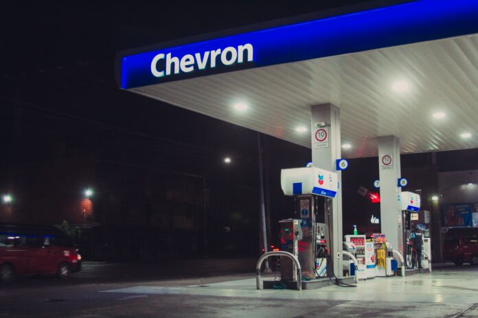 Chevron gas station, Tijuana, México